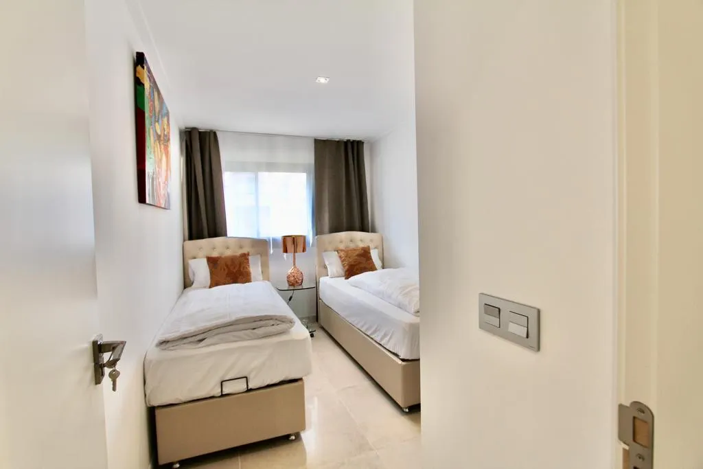 Luxuriöses, wunderschönes Schlafzimmer von Defix Decken UG
